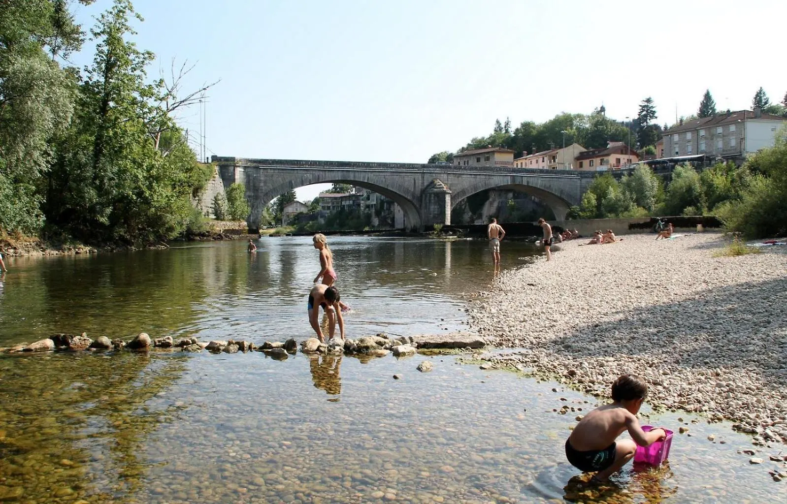 Appartement Gite L Ainstant A 2 Pas De La Riviere, Proche Cnpe Et A42 Neuville-sur-Ain France