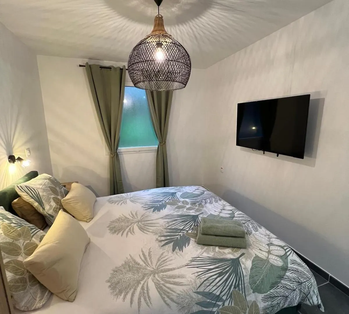 Appartement Gite L Ainstant A 2 Pas De La Riviere, Proche Cnpe Et A42 Neuville-sur-Ain France